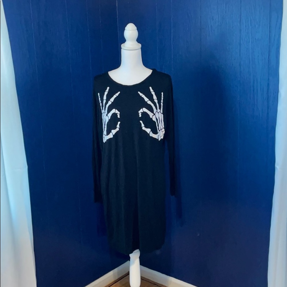 Boohoo Plus Black Long Sleeve Tee with Skeleton Hands